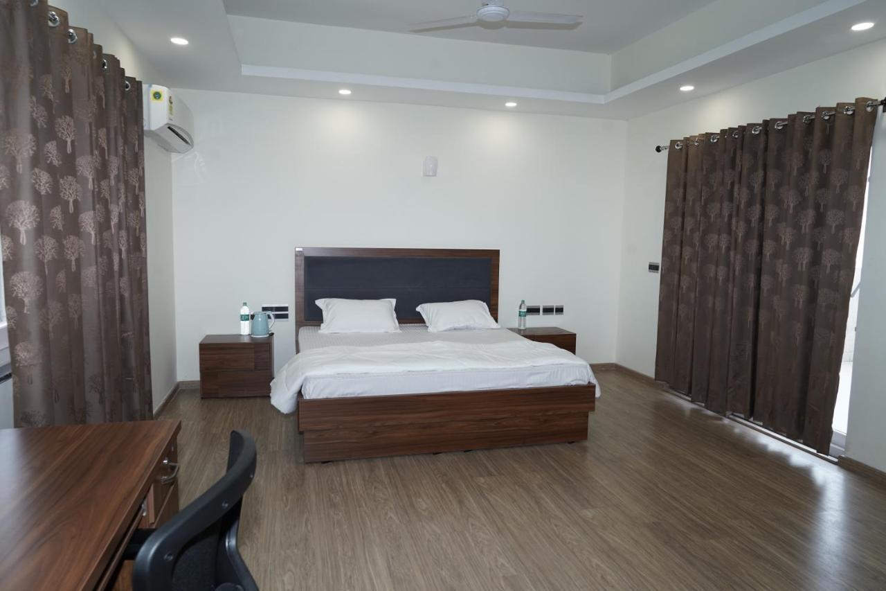 Madhav Kuteer B- 34 Vrindavan Exterior photo